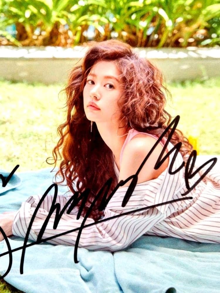 チョン・ソミン直筆サイン入り2Lサイズ写真…Jung so-min… Amazon.co.jp: セール…チョン・ソミン直筆サイン入り2Lサイズ